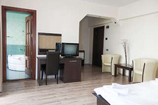 Отель Hotel Rao Клуж-Напока Двухместный номер Делюкс с 1 кроватью и балконом-2